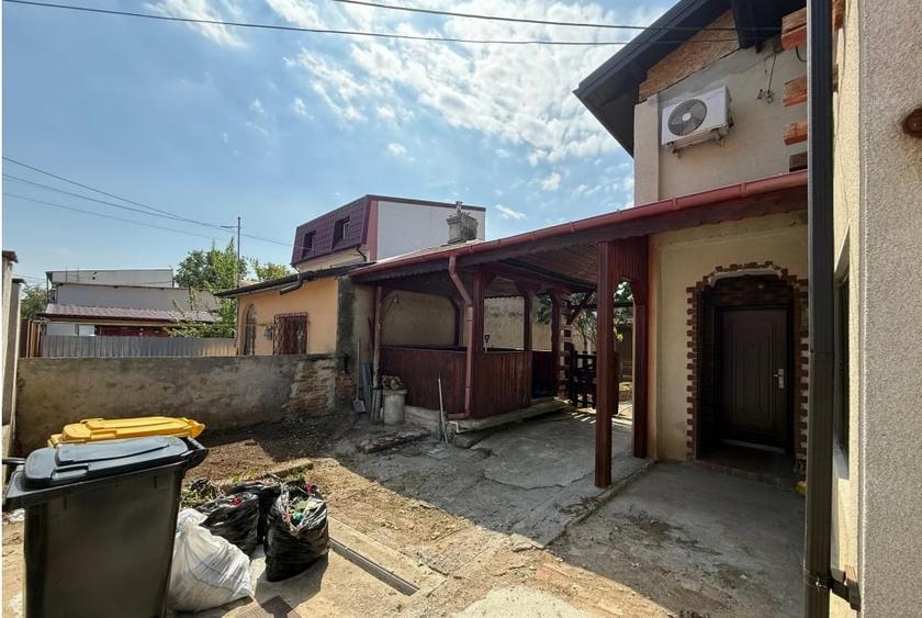 Casă individuală cu 5 camere cu Canalizare în Rahova