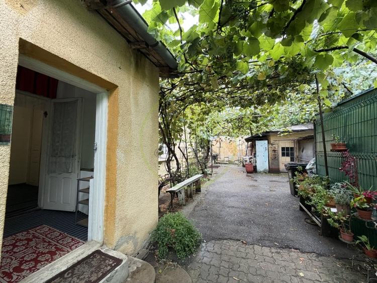 Casă cu 3 camere cu Canalizare în Central