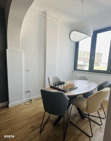 Apartament cu 4 camere, mobilat în Calea Victoriei