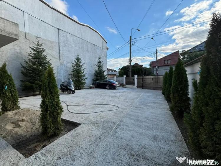 Casă cu 7 camere cu Teren 715 Mp în Central
