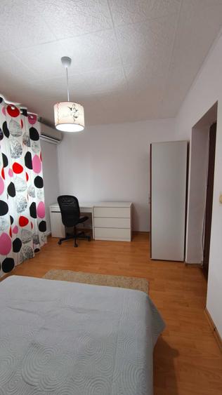 Apartament cu 3 camere decomandat în Drumul Taberei