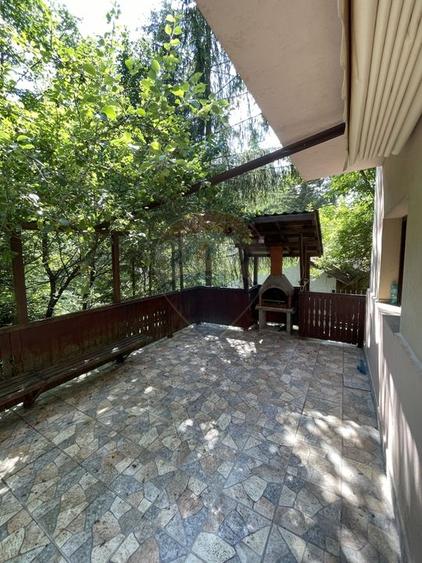 Casă individuală cu 6 camere cu Teren 400.7200012207 Mp în Cioplea