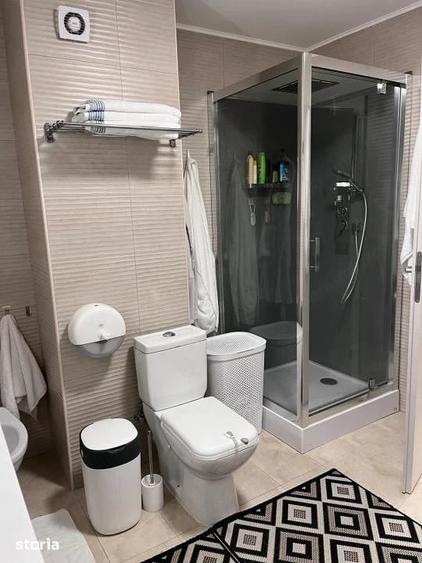 Apartament cu 4 camere decomandat în Noua
