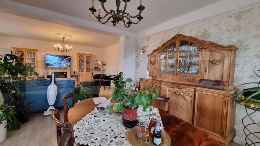 Casă individuală cu 8 camere cu Canalizare în Titulescu