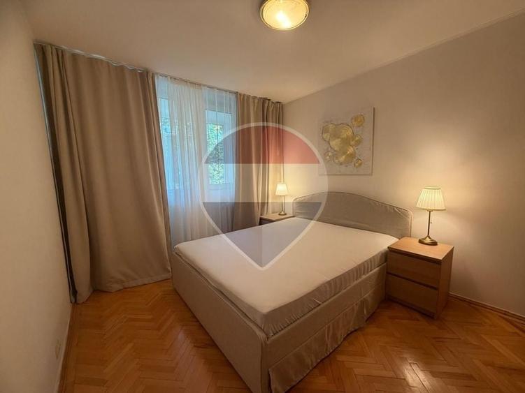 Apartament cu 3 camere semidecomandat, mobilat în Drumul Taberei