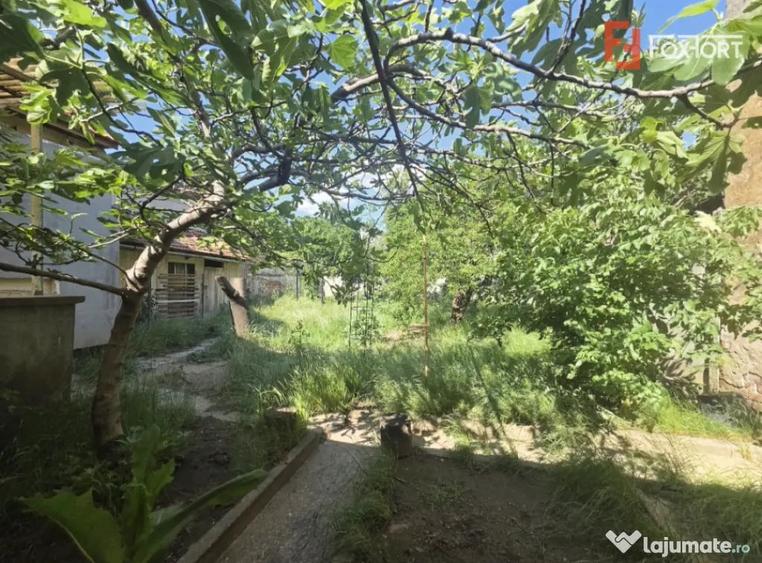 Casă cu 5 camere cu Teren 380 Mp în Funcționarilor