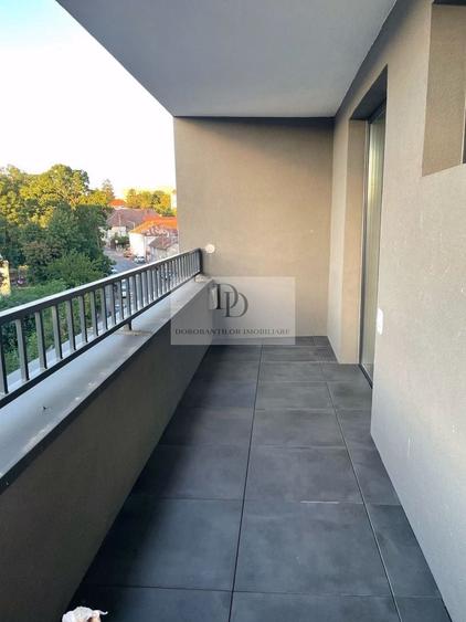 Penthouse cu 3 camere semidecomandat, mobilat în Central