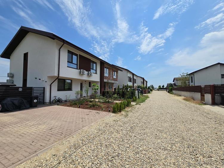Duplex cu 4 camere cu Canalizare în Corbeanca
