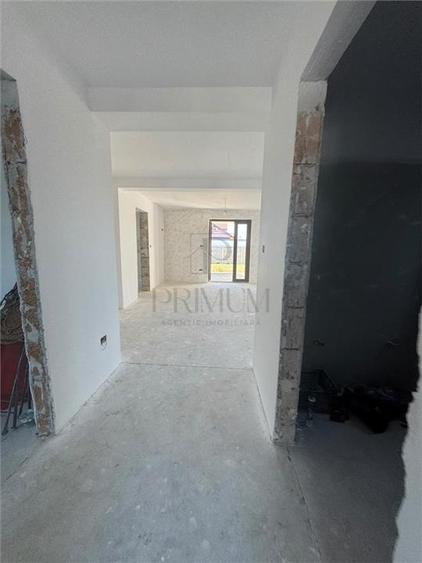 Duplex cu 5 camere cu Canalizare în Moșnița Nouă