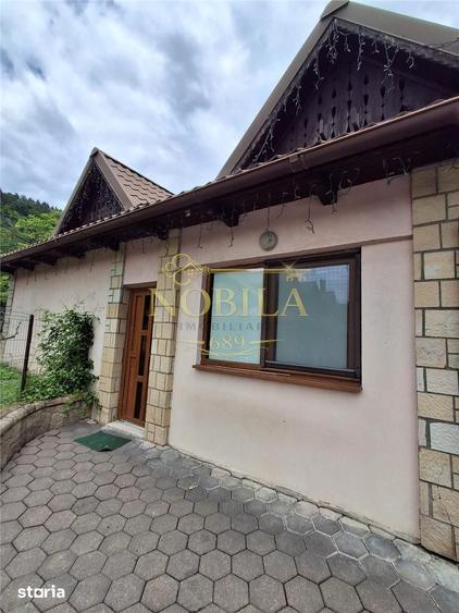 Casă cu 5 camere cu Teren 3645 Mp în Central