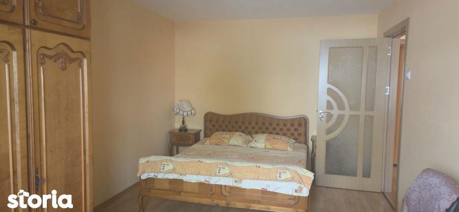 Apartament cu 3 camere decomandat, mobilat în Central