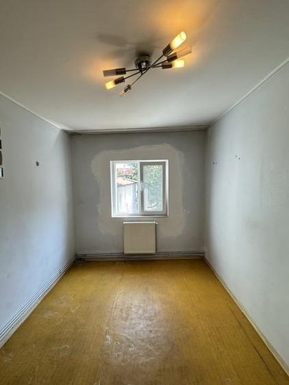 Apartament cu 3 camere decomandat, mobilat în Mioriței