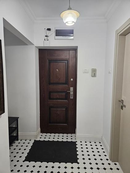Apartament cu 3 camere semidecomandat în Titan