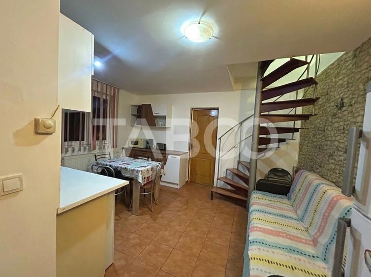 Apartament cu 4 camere decomandat, mobilat în Mihai Viteazul