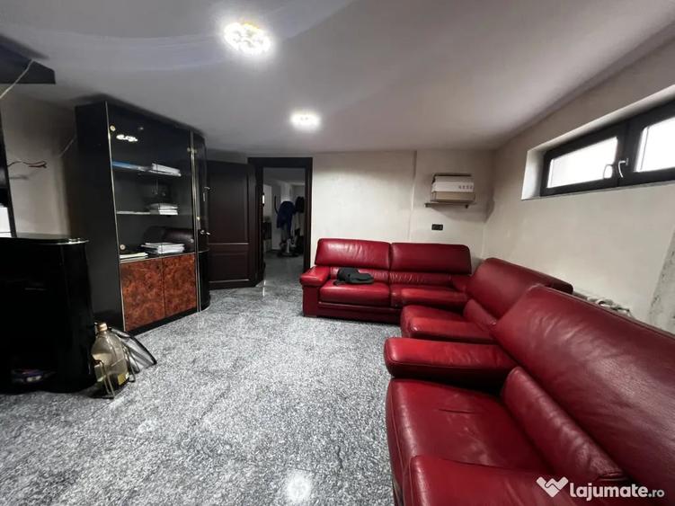 Casă cu 7 camere cu Teren 826 Mp în Dumbrăvița