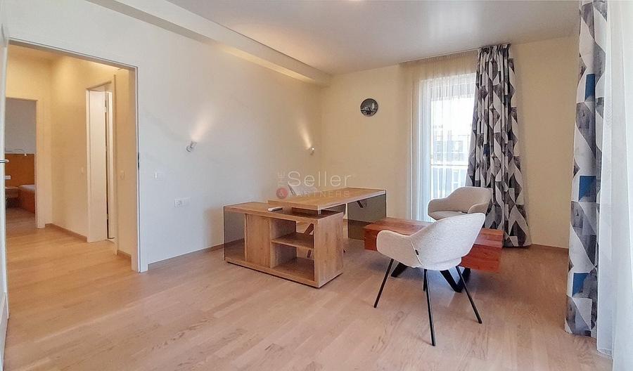 Apartament cu 4 camere decomandat, mobilat în Tractorul