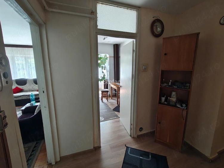Vand apartament 3 camere , 1984 str principala Mihai Bravu ,Ploiesti