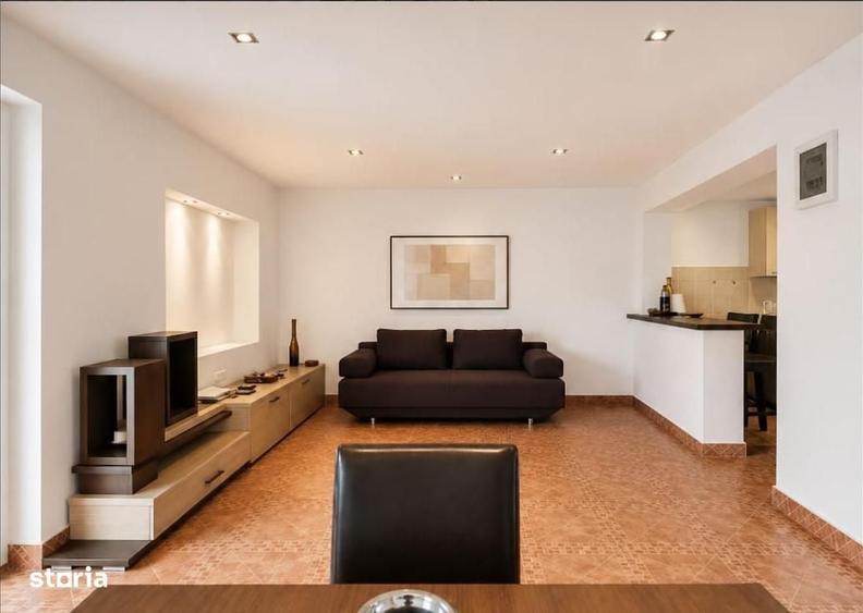 Casă cu 2 camere cu Teren 2778 Mp în Central