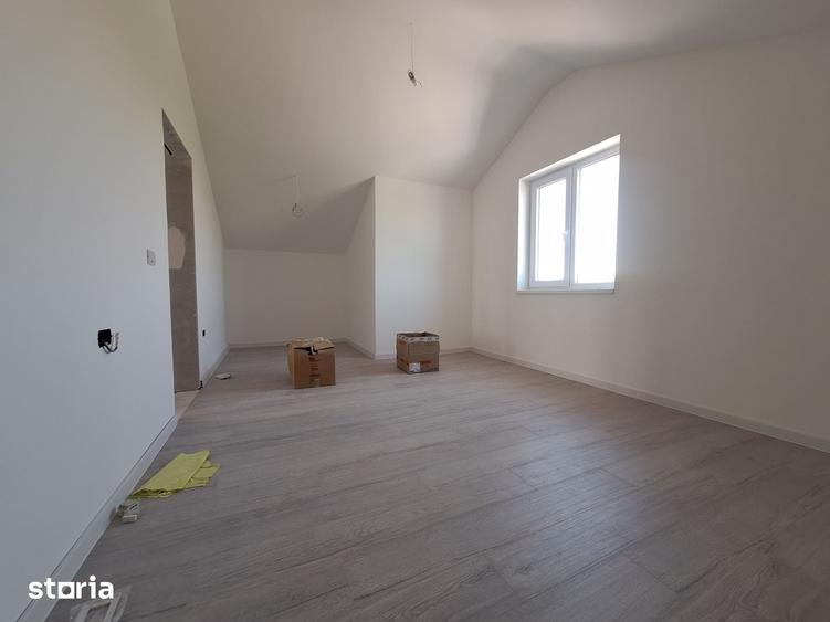 Casă cu 5 camere cu Teren 250 Mp în Ghiroda