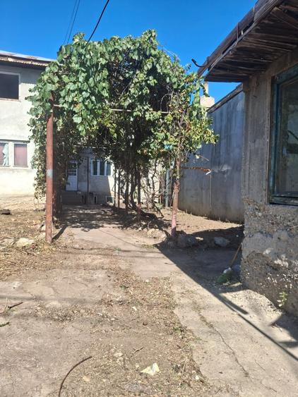 Casă individuală cu 6 camere cu Teren 245 Mp în Alexandriei