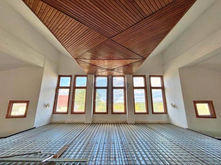 Spațiu comercial, de 728 mp, în Periferie