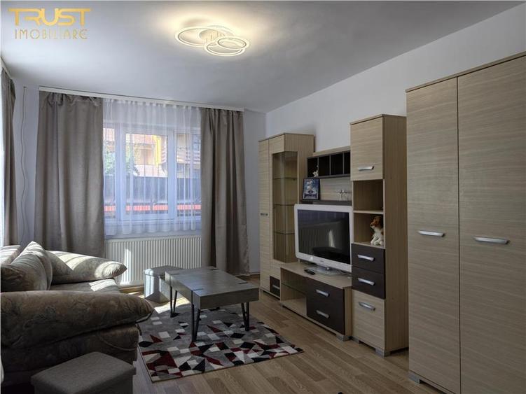 Casă cu 8 camere cu Teren 560 Mp în Someșeni