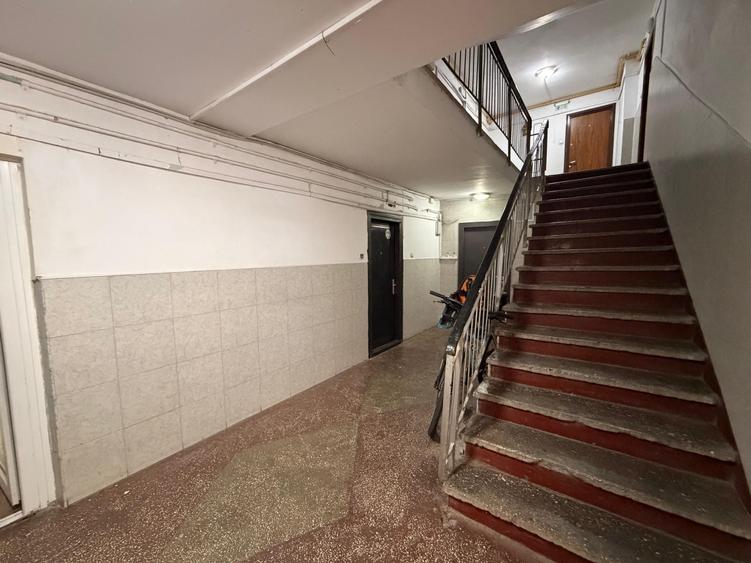 Apartament cu 4 camere decomandat în Mihai Bravu
