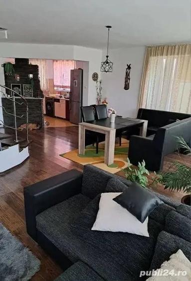 Casă cu 4 camere cu Teren 1300 Mp în Săndulești