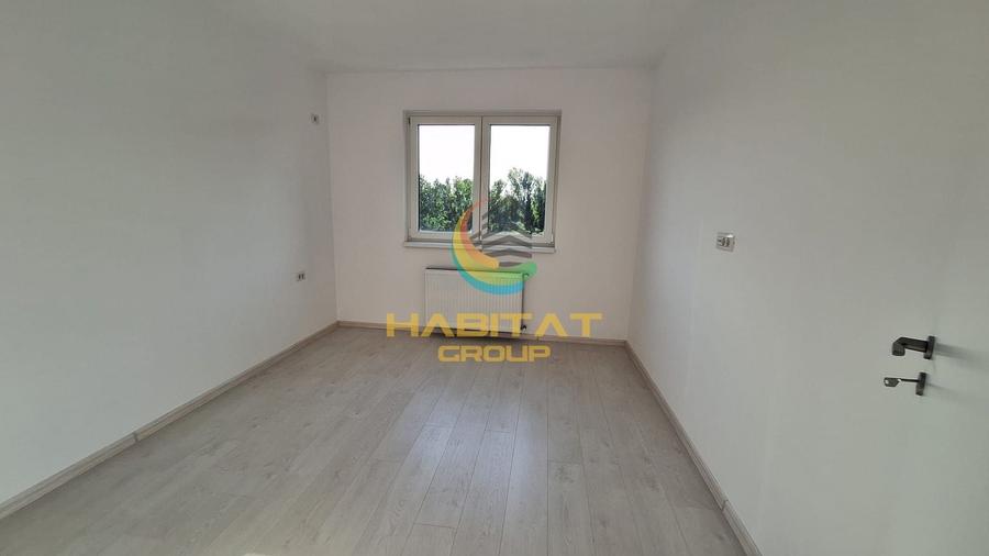 Apartament cu 3 camere semidecomandat în Berceni