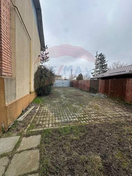 Casă individuală cu 6 camere cu Teren 2200 Mp în Periș