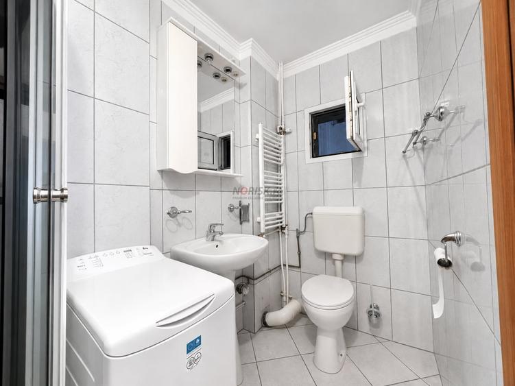 Apartament cu 3 camere decomandat, mobilat în Moinești