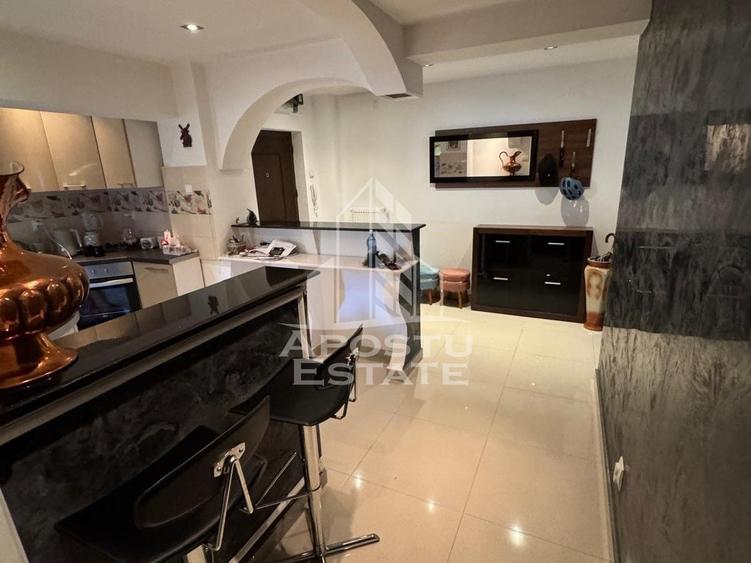 Apartament cu 3 camere semidecomandat, mobilat în Ultracentral