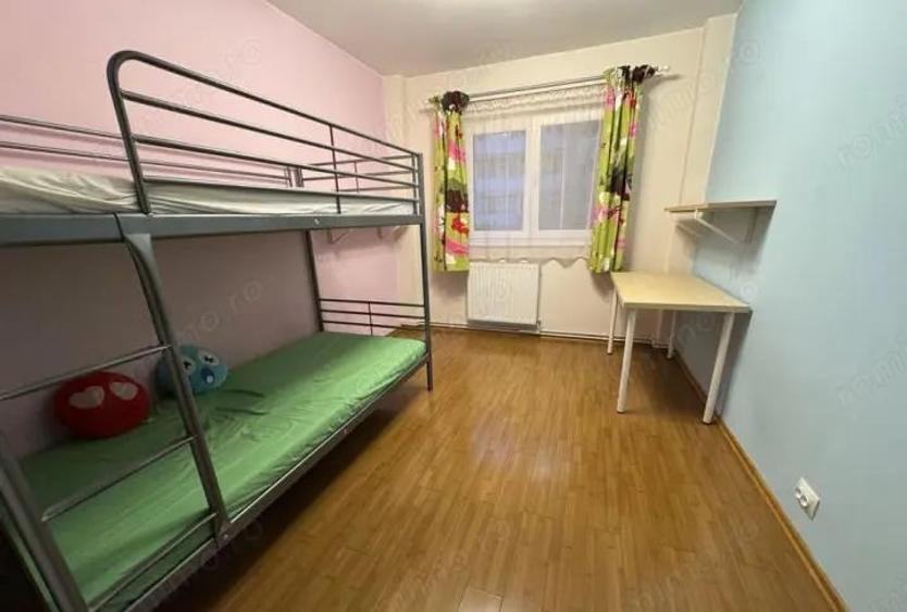 Apartament cu 3 camere decomandat în Vitan