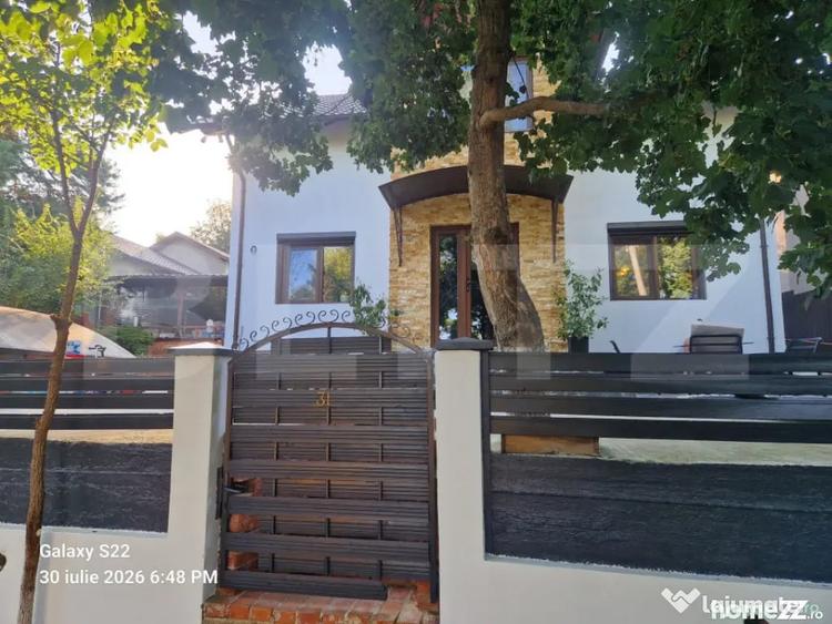 Casă cu 8 camere cu Teren 774 Mp în Central
