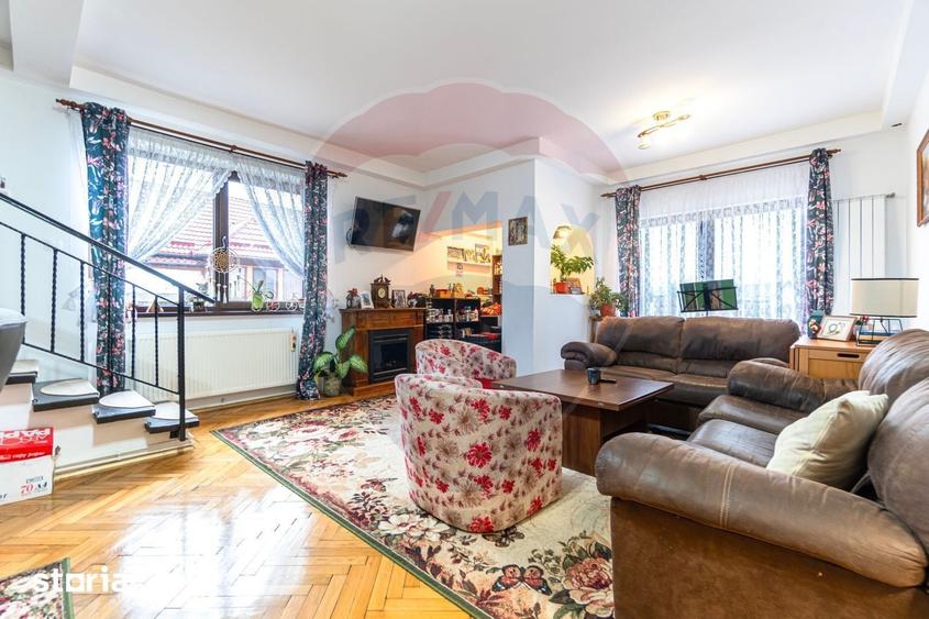 Casă cu 8 camere cu Teren 7150 Mp în Ozun