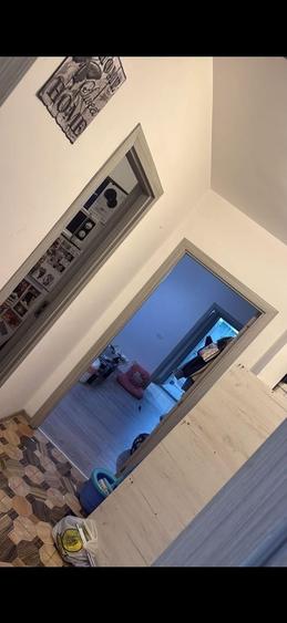 Apartament cu 3 camere semidecomandat în Exterior Nord