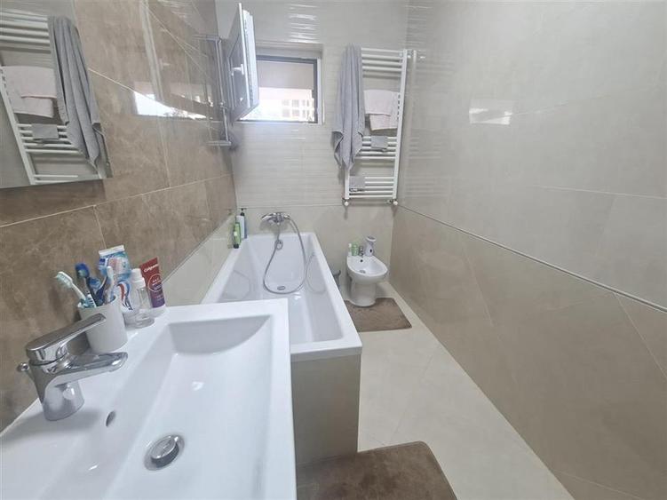 Apartament cu 2 camere decomandat, mobilat în Tătărași