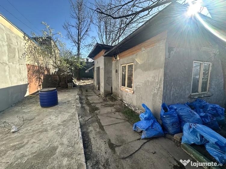 Casă cu 3 camere în Rahova