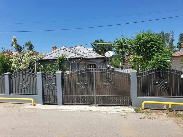Casă cu 4 camere în Baldovinești