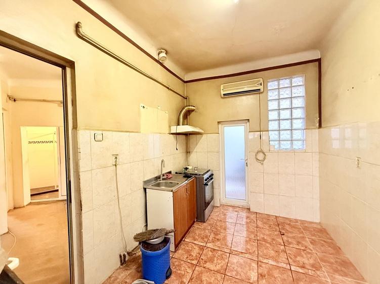 Apartament cu 3 camere decomandat în Parcul Carol