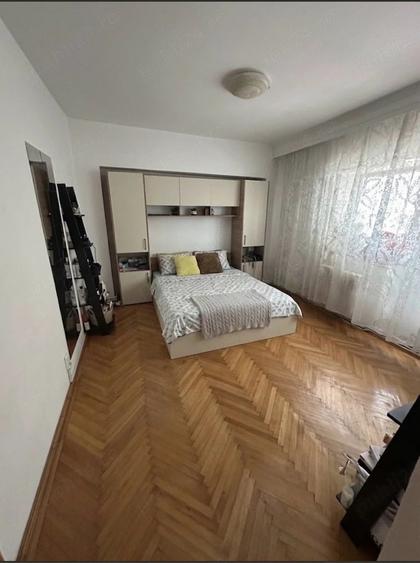Apartament cu 3 camere decomandat în Craiovei
