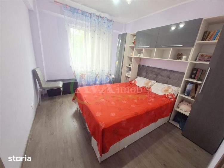 Apartament cu 3 camere semidecomandat în Republicii