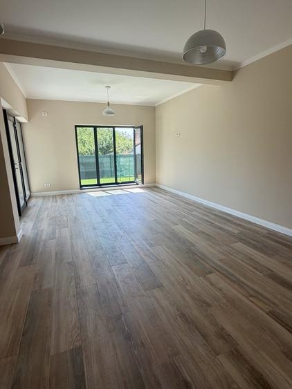Duplex cu 4 camere cu Canalizare în Covaci