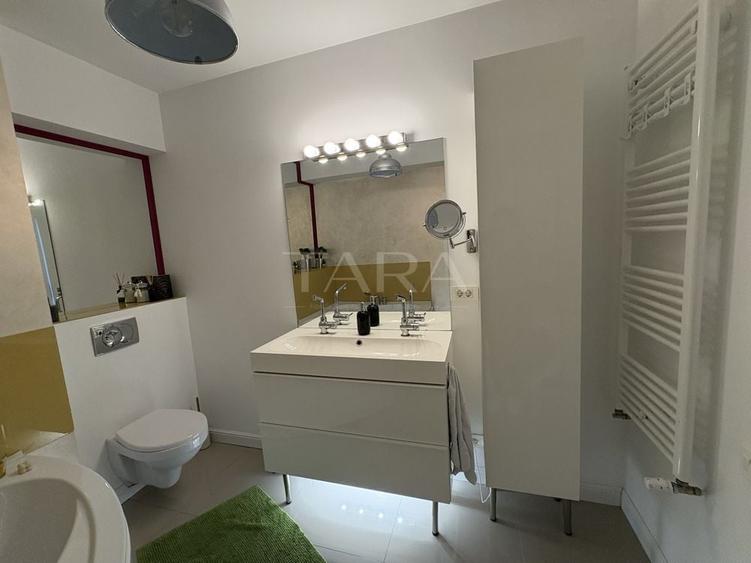Apartament cu 3 camere semidecomandat, mobilat în Florești