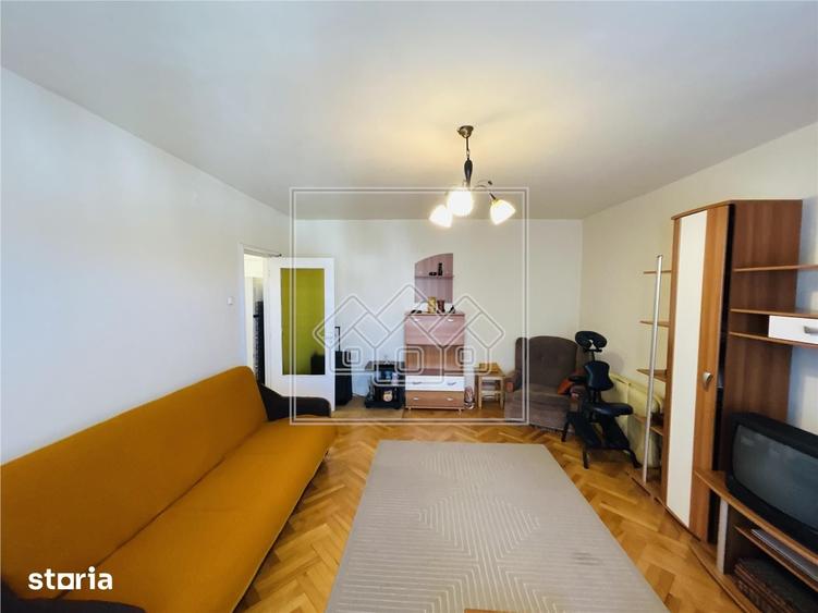 Apartament cu 3 camere decomandat în Terezian
