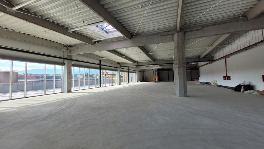 Spațiu comercial, de 1,200 mp, în Central