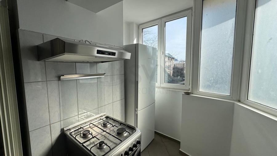 Apartament cu 1 camere decomandat, mobilat în P-ța Victoriei