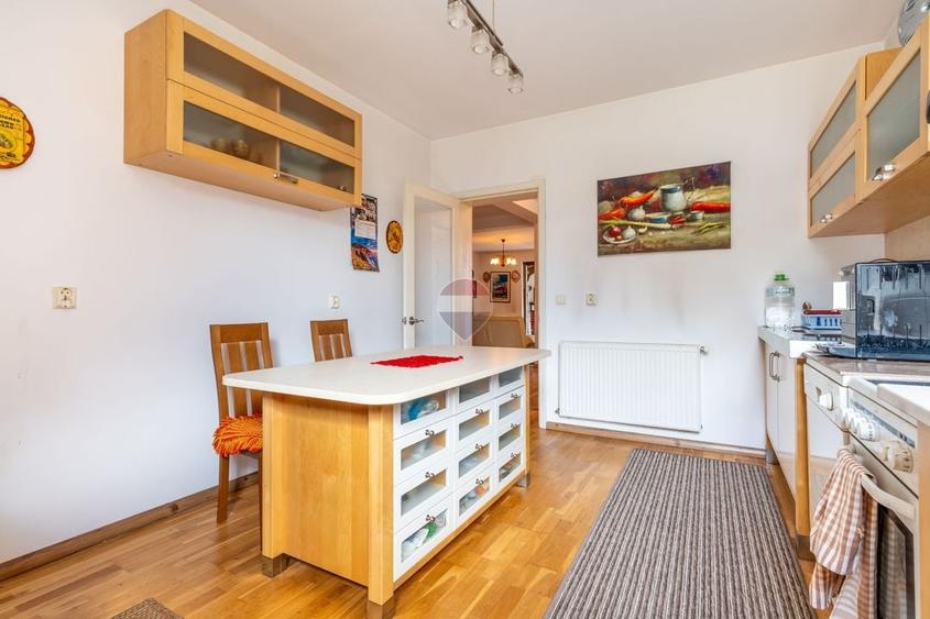 Duplex cu 5 camere cu Teren 512 Mp în Florești