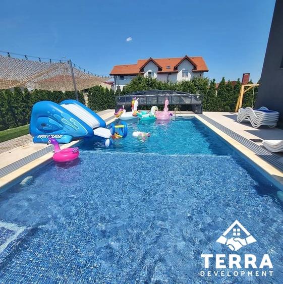 Casă cu 4 camere cu Piscina în Lazu