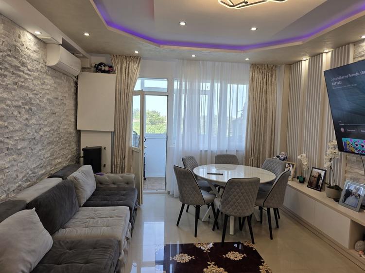 Apartament cu 3 camere decomandat în Central